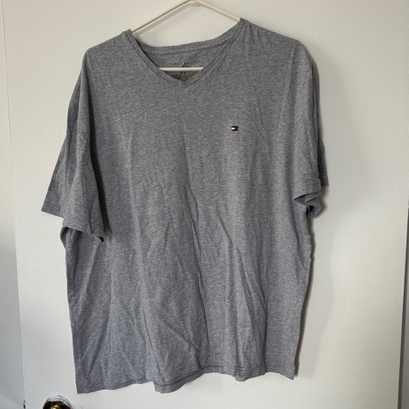 🎉4/30$🎉 Tommy Hilfiger XL Heather Gray V-Neck Tee - Picture 1 of 4